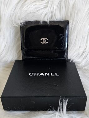 🖤 Chanel Compact Wallet 🖤